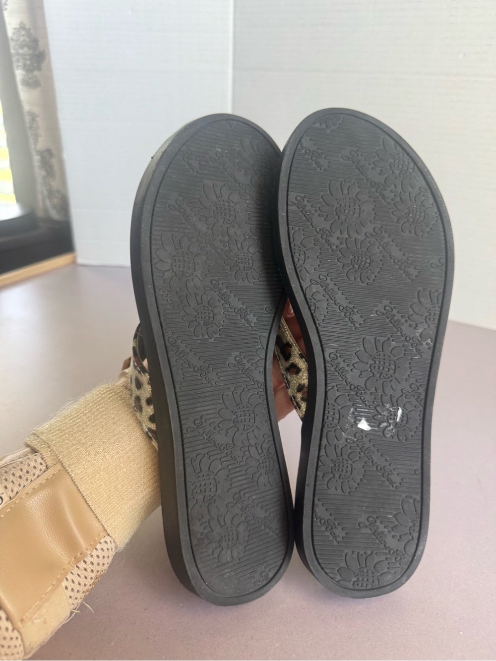 Women's Leopard Print Metallic Thong Sandals - Black - Picture 8 of 8